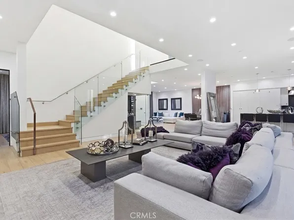 4545 Stern Ave, Sherman Oaks, CA 91423