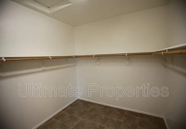 2230 W Oyer Ln — Photo 22