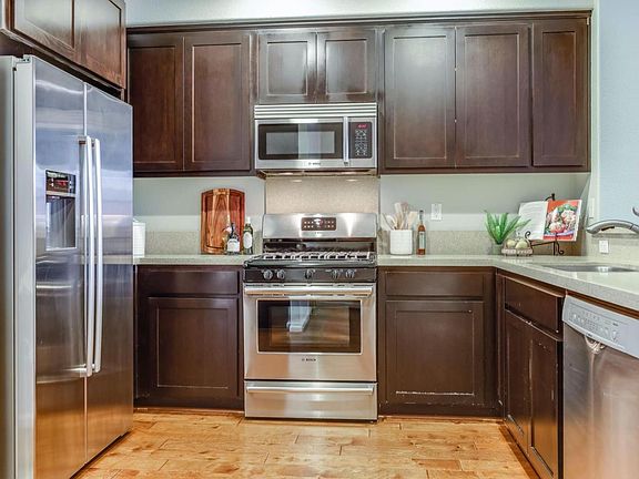 5th image of 632 Messina Gardens Ln