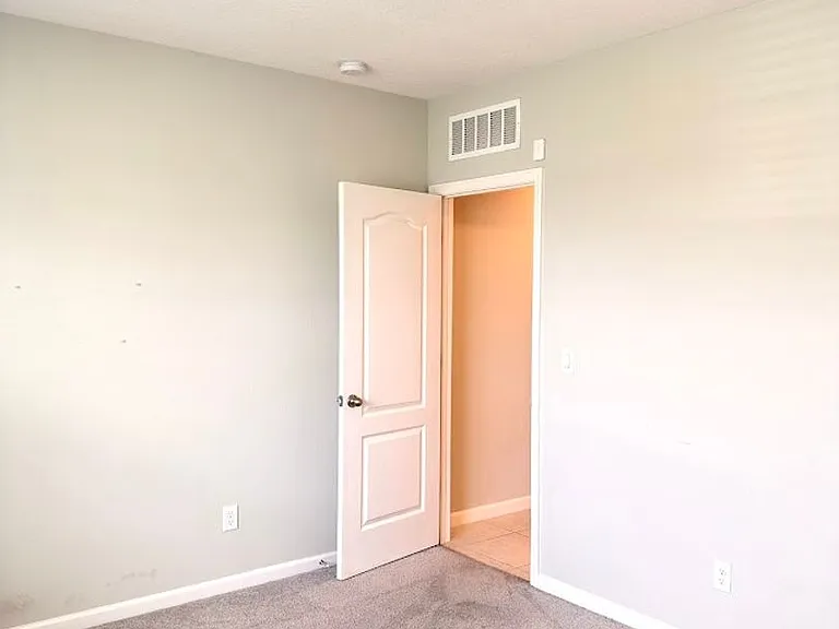 123 College St — Photo 4