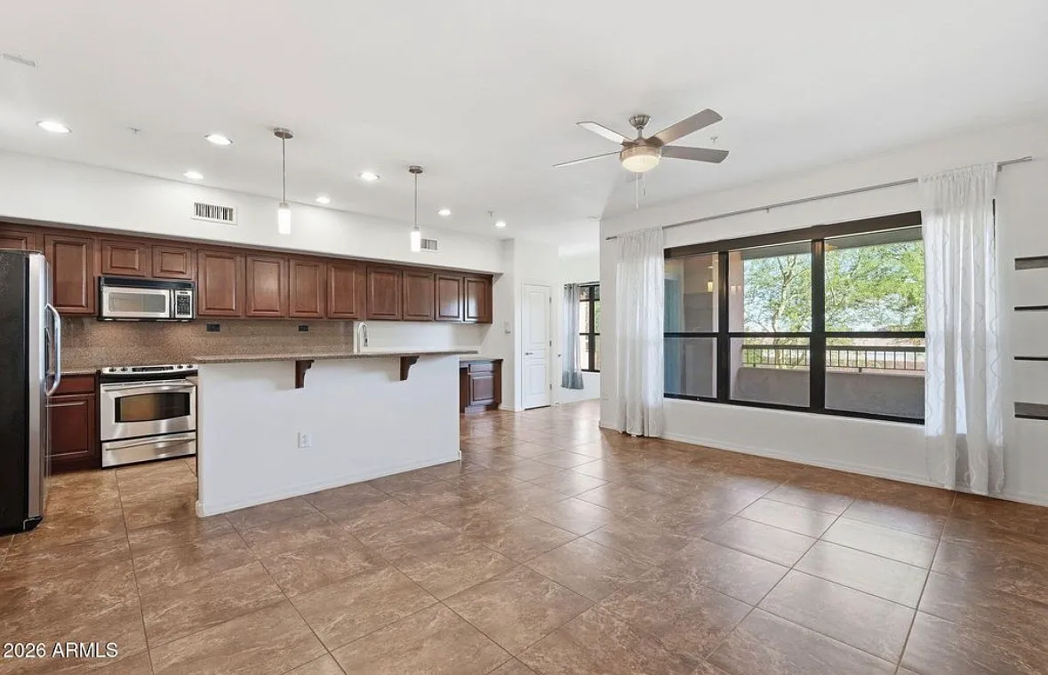 3 bed, 1647 sqft, $2,745 — Photo 4
