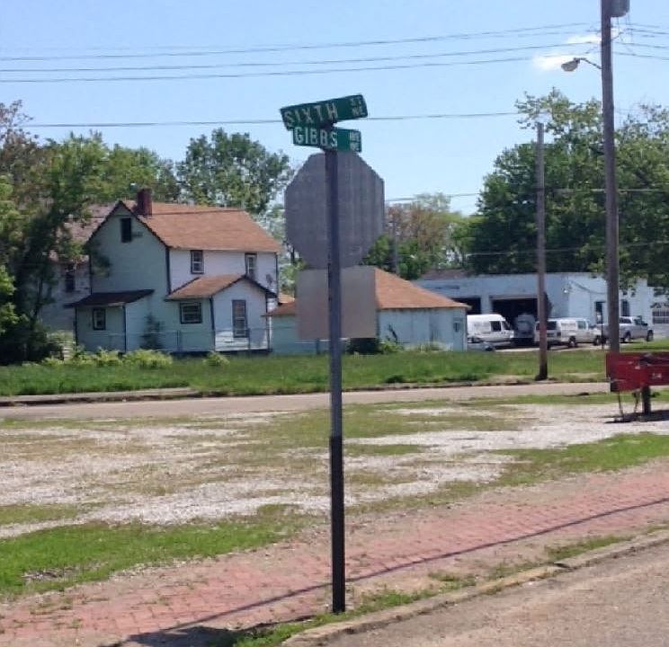 2nd image of 1006 6th St NE