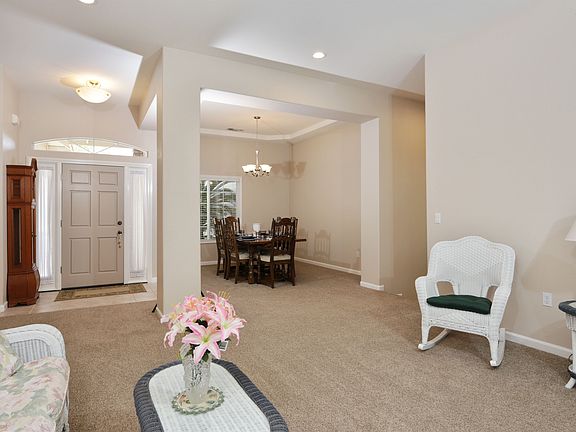4th image of 814 Mesa Vista Way