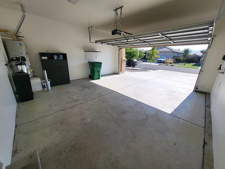 141 Catlin St — Photo 11