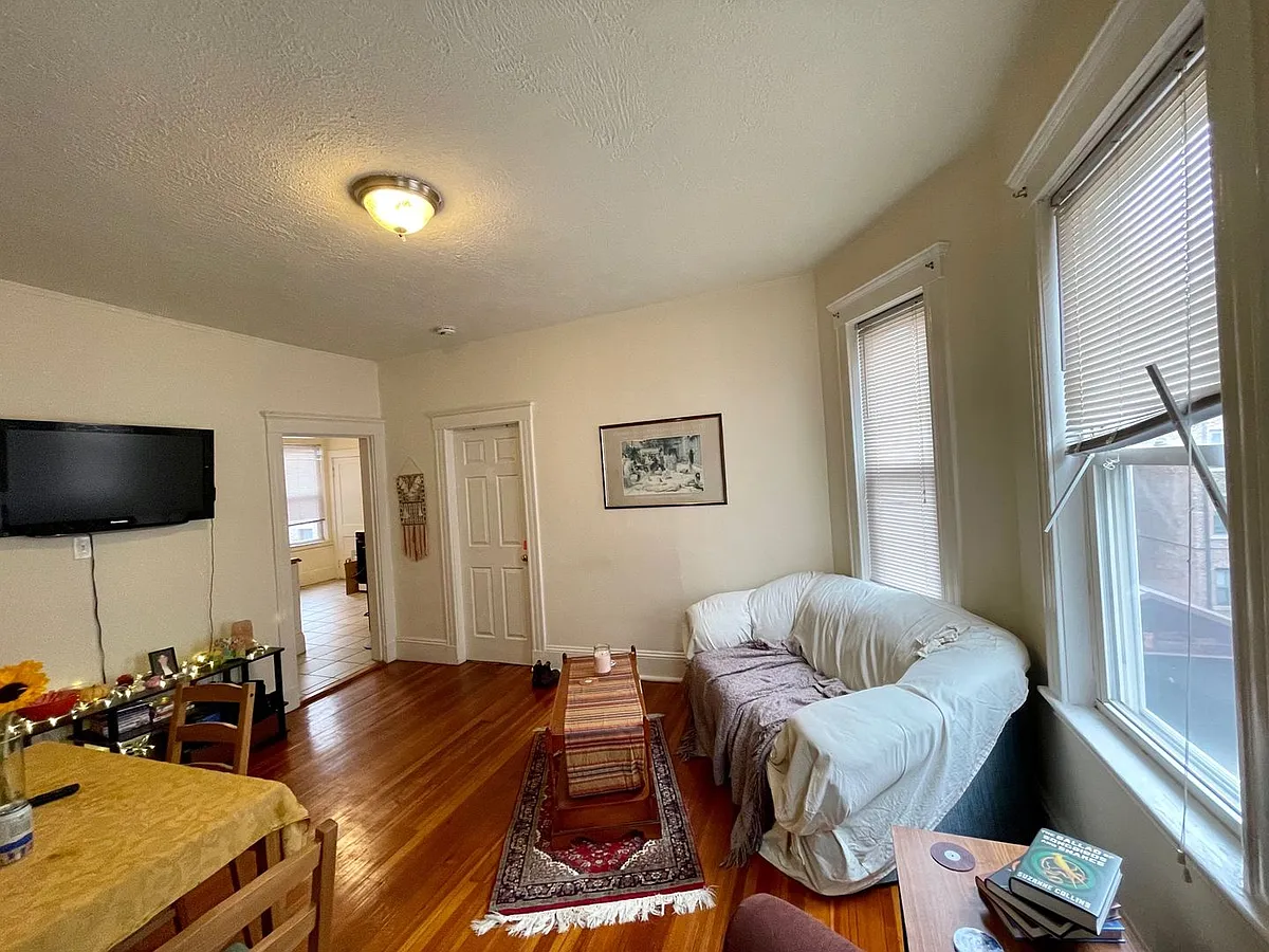 Building Photo - 161 Kelton St #2