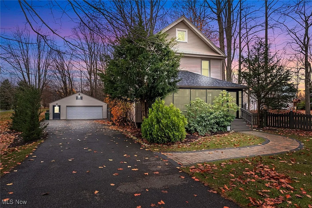 6067 Collins Rd photo 1