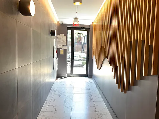 Rented by Tapiro Realty | media 36