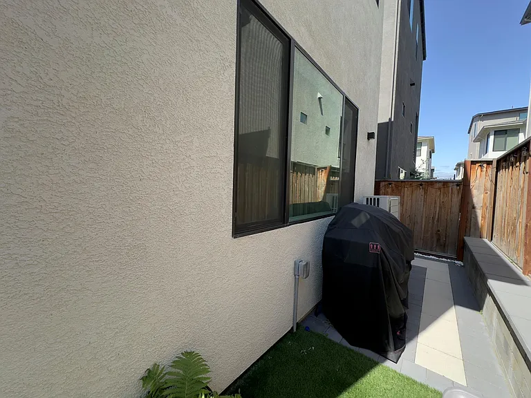 Backyard (1st floor)