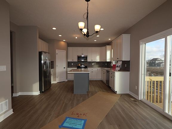 3rd image of 301 Reign Way