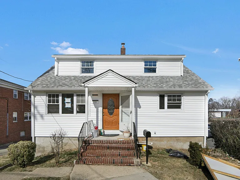 380 Grand Ave — Photo 1