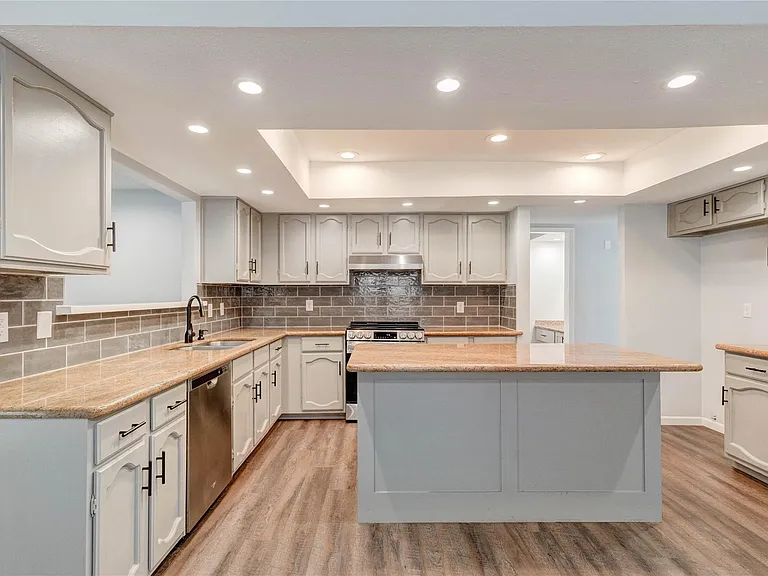9614 Charter Ridge Dr — Photo 8