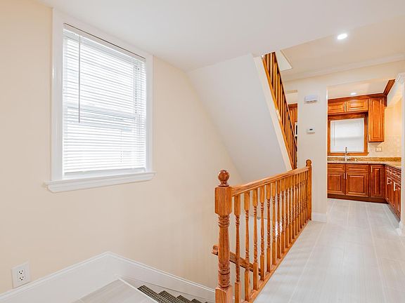 2nd image of 25 Daisy Ave Unit B