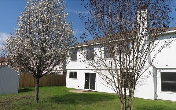 4th image of 2223 Logan Dr