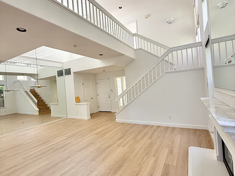 154 Asby Bay — Photo 3