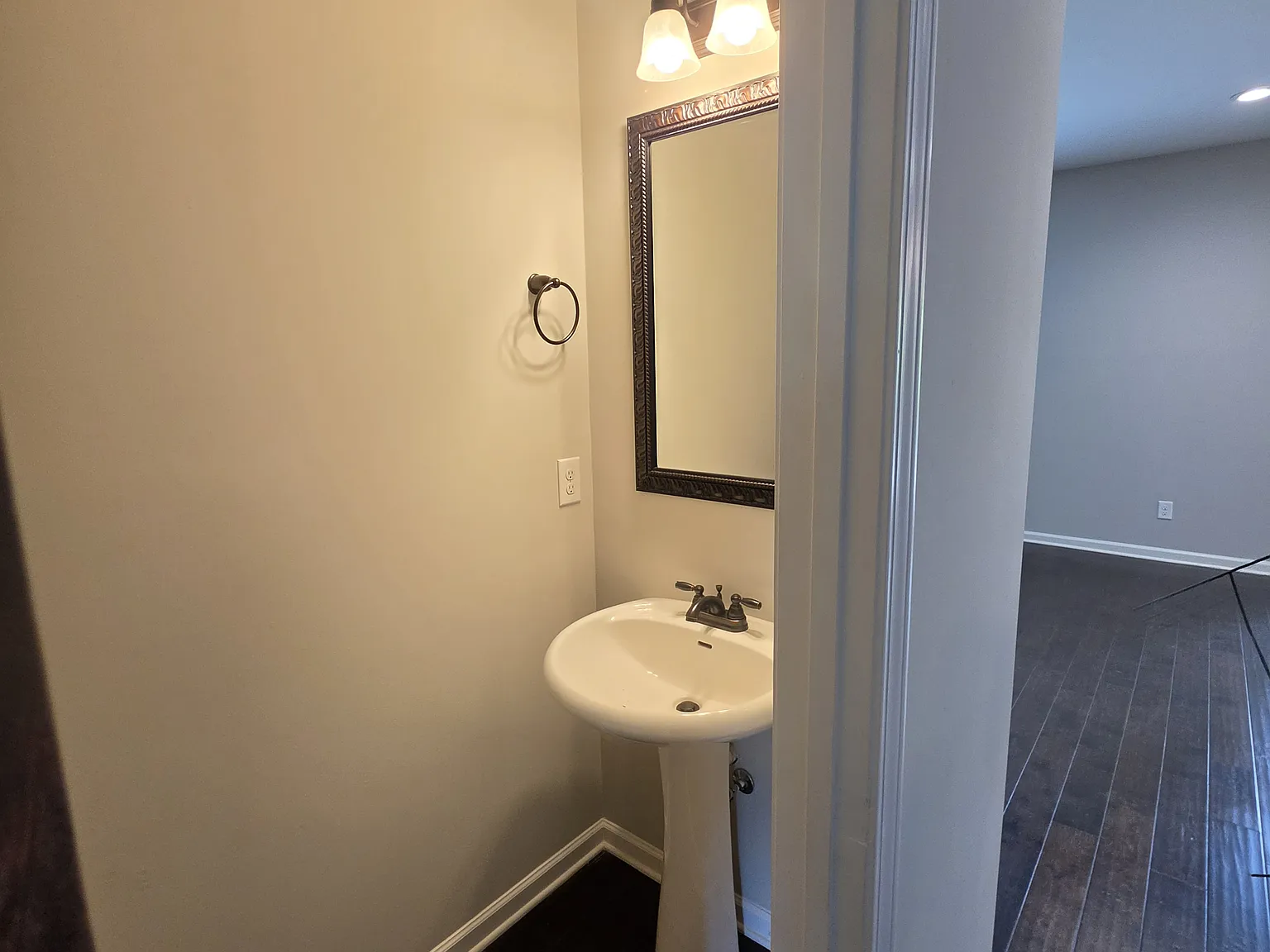 4 bed, 2.5 bath, 2418 sqft, $2,600 — Photo 3