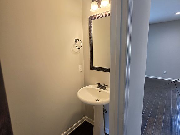3rd image of 203 Amberley Ct