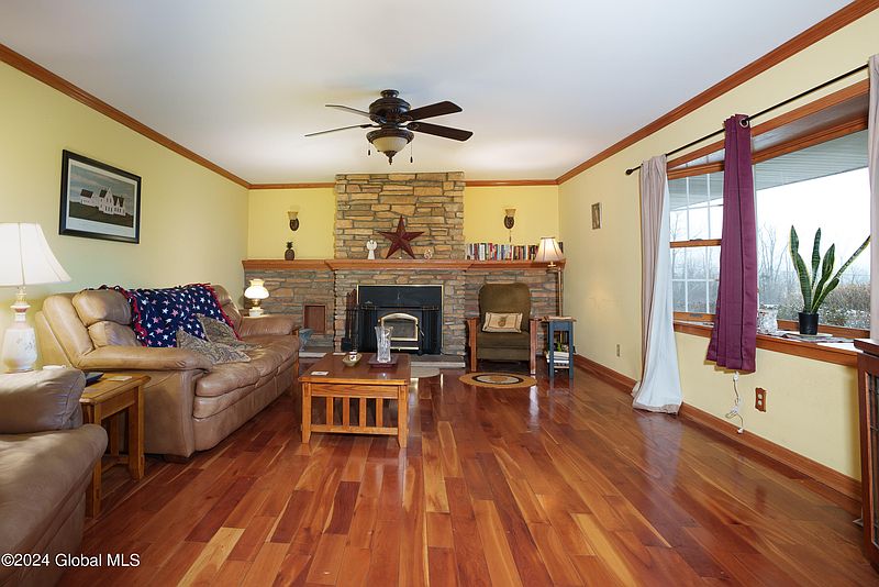 4th image of 84 N Nassau Road