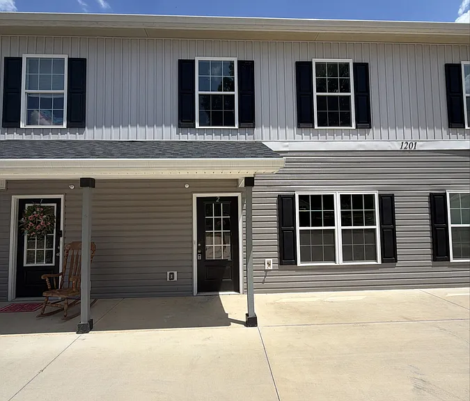 1201 Davis St #102 — Photo 1