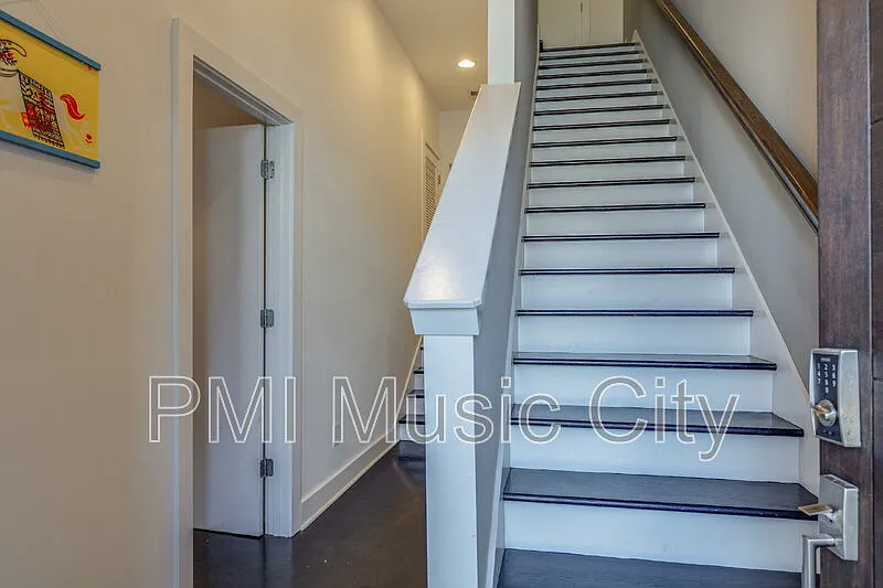 4 bed, 3.0 bath, 2195 sqft, $4,700 — Photo 3