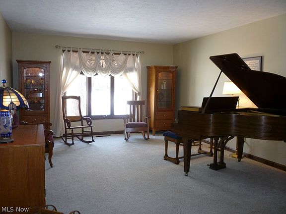 4th image of 8889 Barton Dr