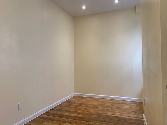 4th image of 932 Amsterdam Ave #2