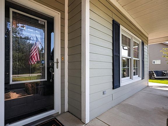 3rd image of 15 Longmeadow Ln
