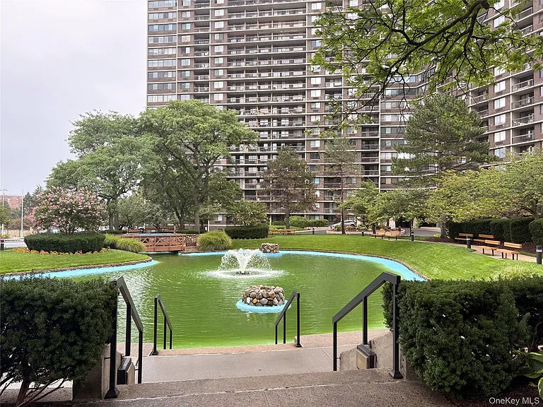 1 Bay Club Dr #18L — Photo 2