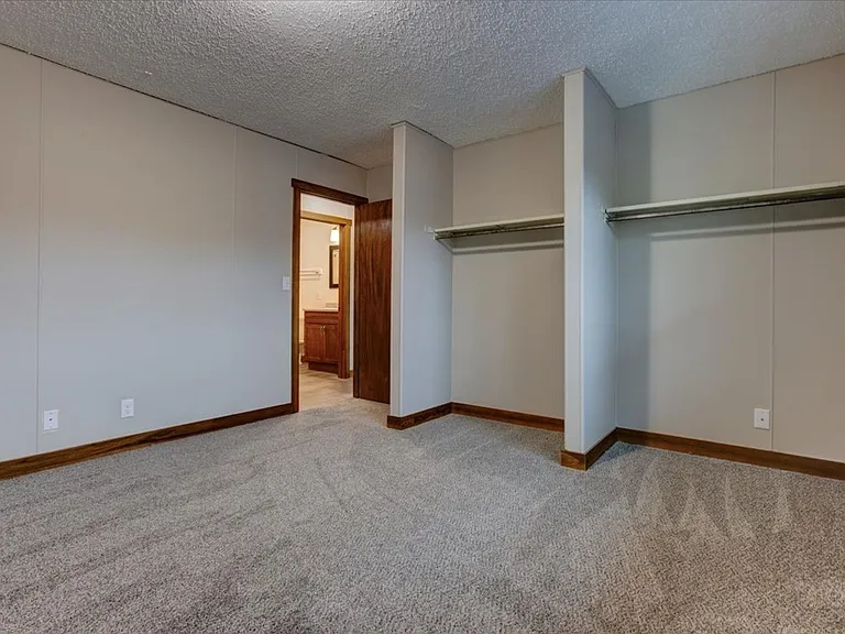 1703 S Broadway St — Photo 33