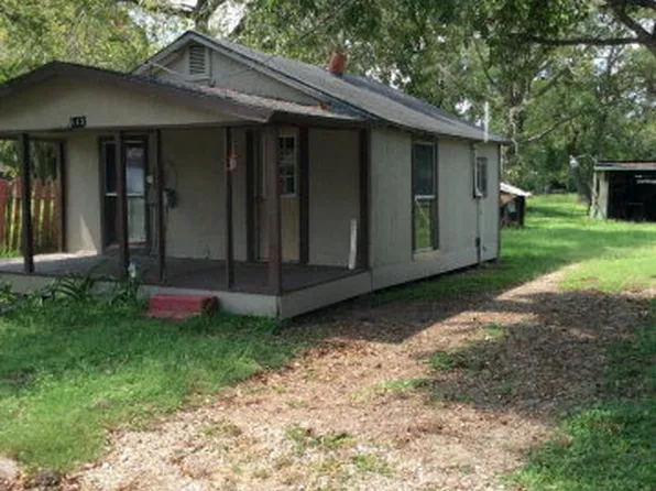 112 Grant St, Cuero, TX 77954