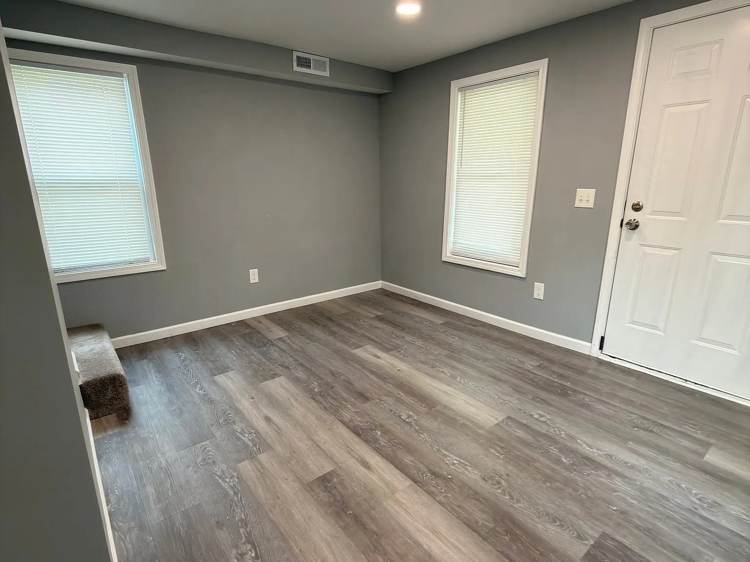 Charming Single Unit in Columbus | 2767 Hiawatha St | $1375 — Photo 3