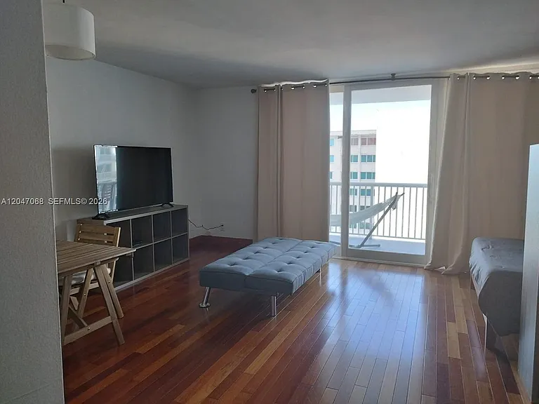 5401 Collins Ave #1110 — Photo 19