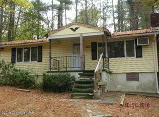 121 Stag Ln, Dingmans Ferry, PA 18328