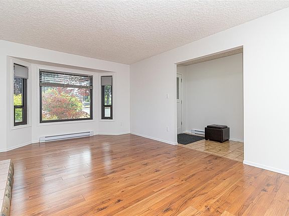 5th image of 2827 Pickford Rd