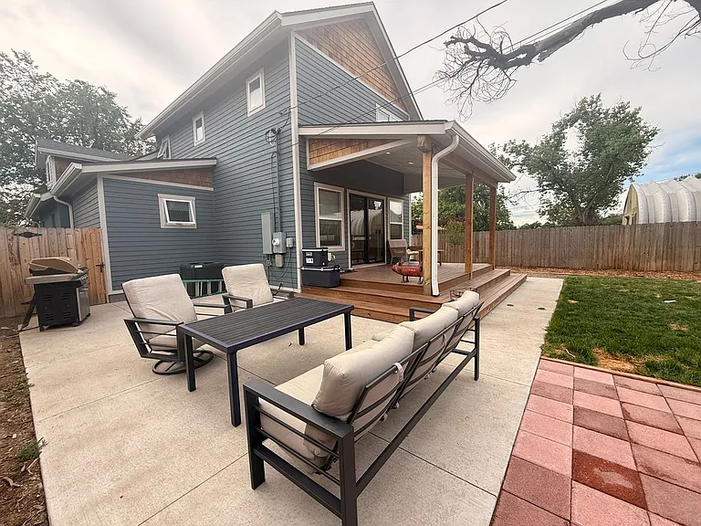 2421 Chase St — Photo 33