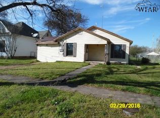 504 E Spring St, Henrietta, TX 76365