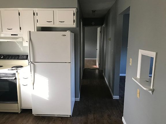 3rd image of 108 Carolyn Ln APT 18