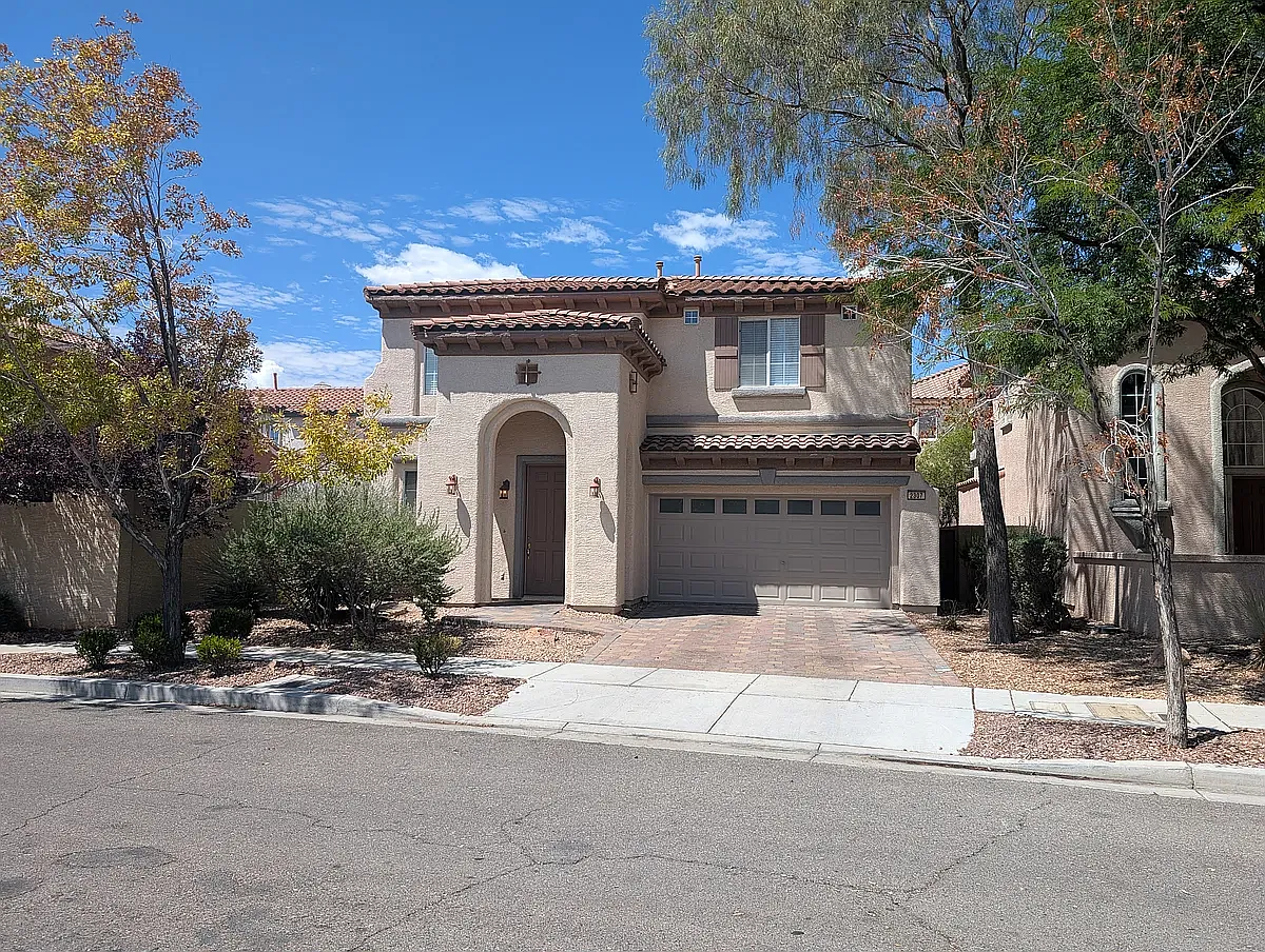 4 bed, 2.5 bath, 1840 sqft, $2,400 — Photo 3
