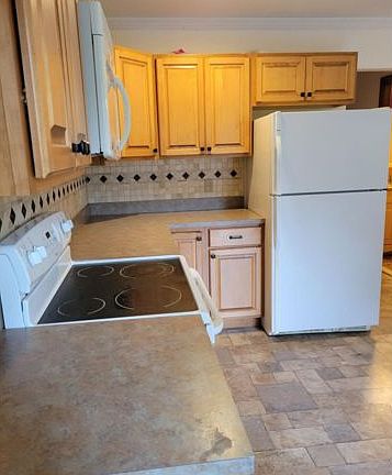 5th image of 7 White Birch Cir
