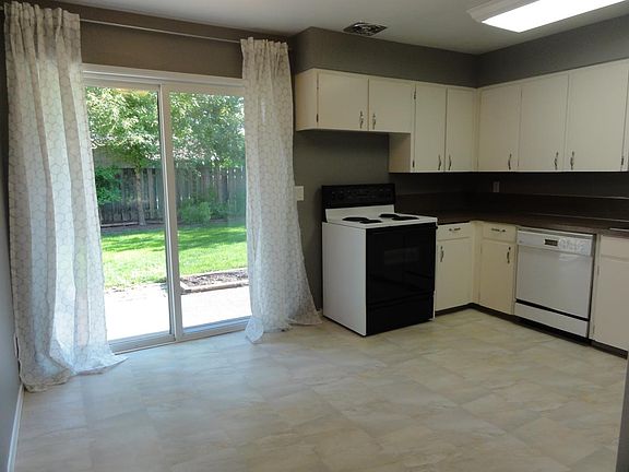 Great eat in kitchen, older picture showing the sliding glass door to the backyard.
