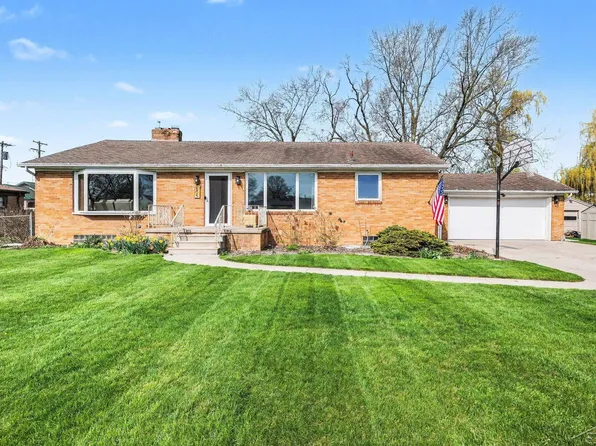 605 Webb Dr, Bay City, MI 48706