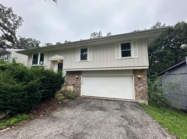 223 Indian Trl, Lake In The Hills, IL 60156