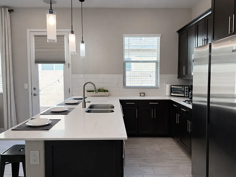 2506 E Pleasant Ln — Photo 16