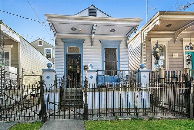 1st image of 534 Napoleon Ave