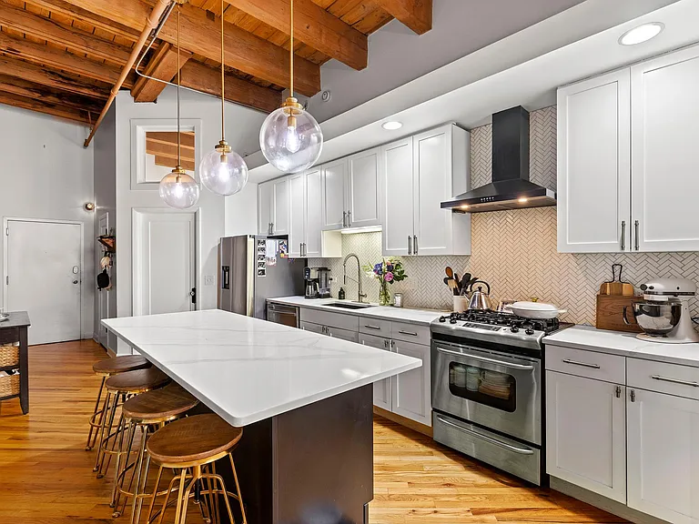 616 W Fulton St #217 — Photo 3