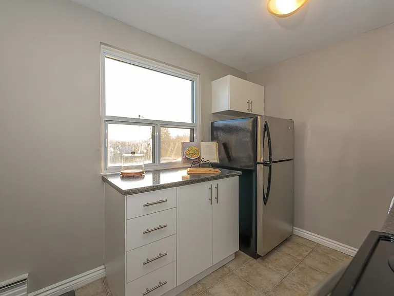 189 Frank St — Photo 8