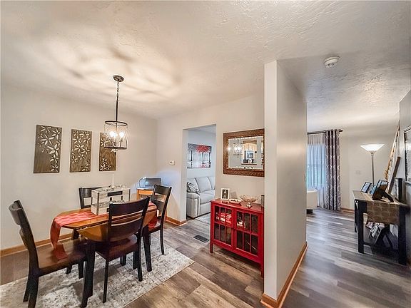 5th image of 87 Springmeadow Ct