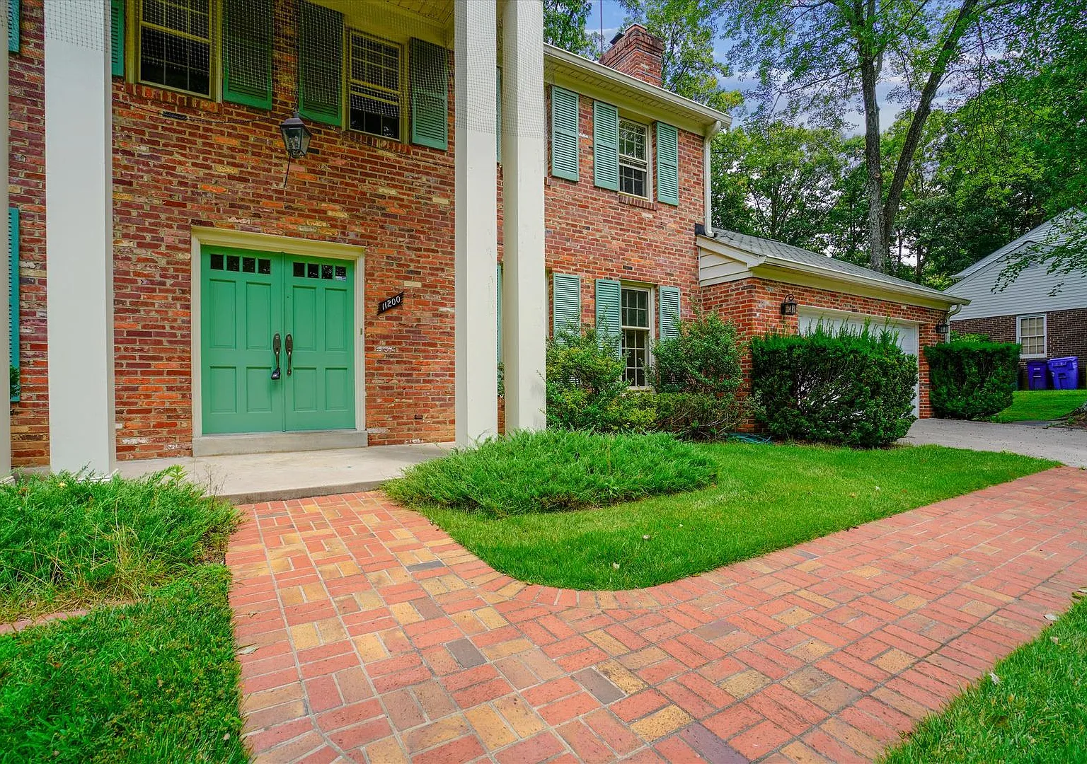 Beautifully updated Center Hall Colonial in the Fox Hills neighborhood of Potomac. — Photo 3