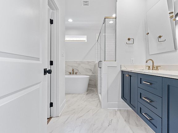 5th image of 122 Woodlands Park Dr