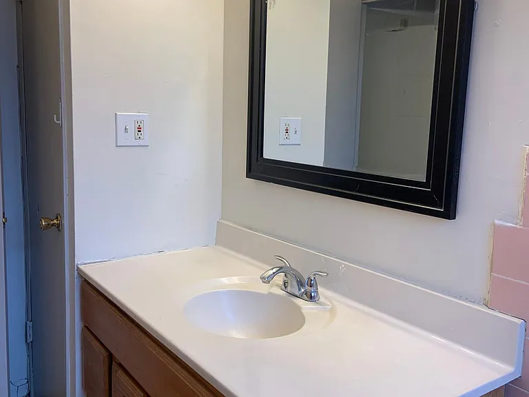 100 Vana Dr #1 — Photo 12