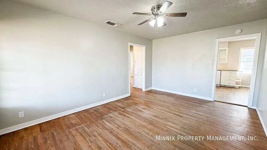 4 bedroom/2 bath | 2015 38th St Near Tech Terrace — Photo 4
